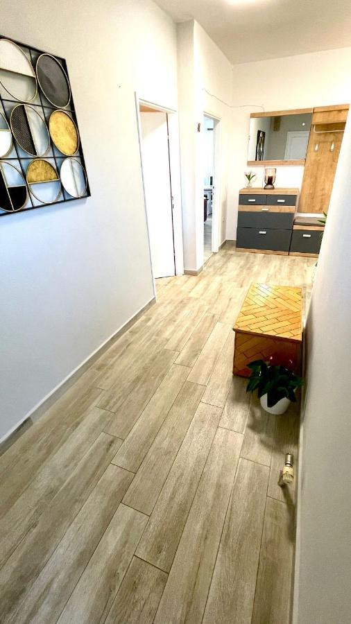 Apartment For 6 + Free Parking Place 扎达尔 外观 照片