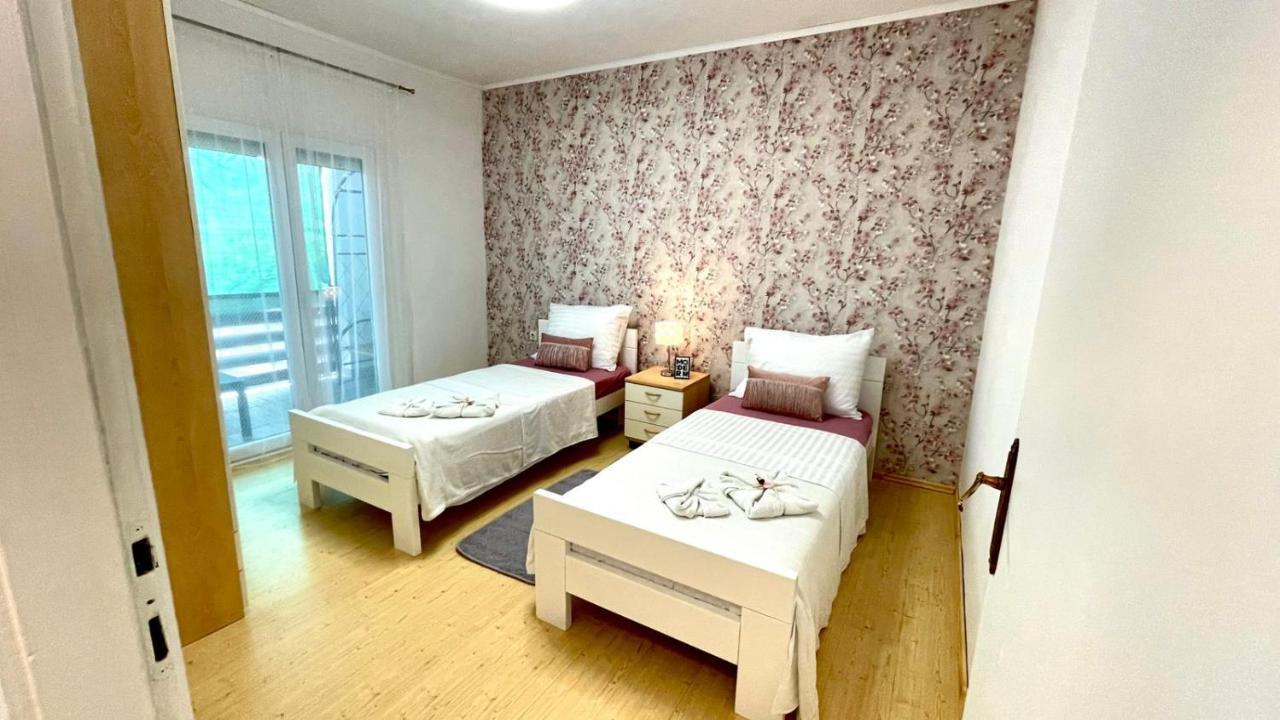 Apartment For 6 + Free Parking Place 扎达尔 外观 照片
