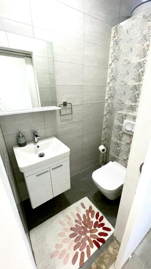 Apartment For 6 + Free Parking Place 扎达尔 外观 照片
